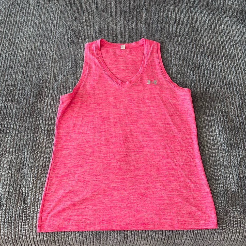 Women’s Under Armour tank top. Size medium loose coupe lache suelto.